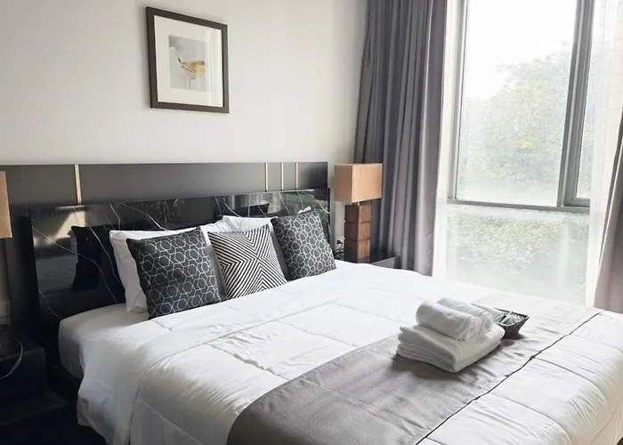 Luxury 2br 2ba Trapezo Walk To Mrt Qsncc Apartment *