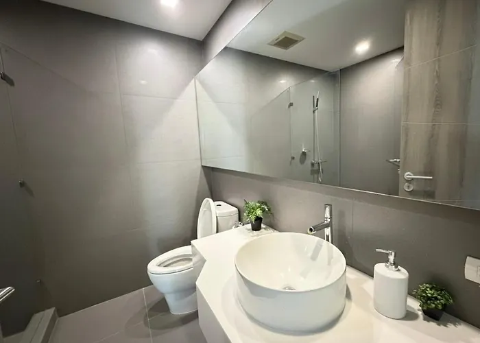 Apartment Luxury 2br 2ba Trapezo Walk To Mrt Qsncc Bangkok