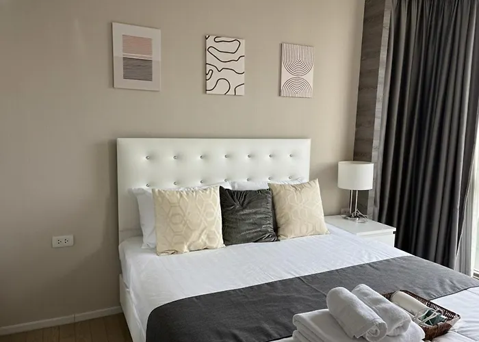 Luxury 2br 2ba Trapezo Walk To Mrt Qsncc Bangkok