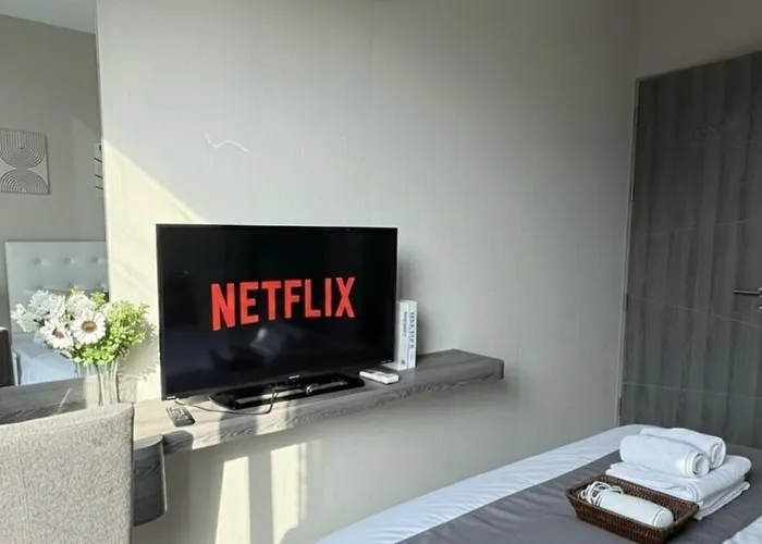 Luxury 2br 2ba Trapezo Walk To Mrt Qsncc Apartment Bangkok