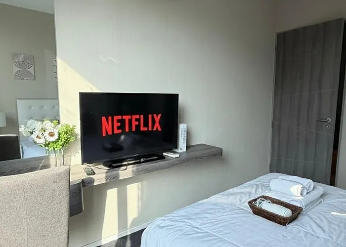 Luxury 2br 2ba Trapezo Walk To Mrt Qsncc Apartment Bangkok
